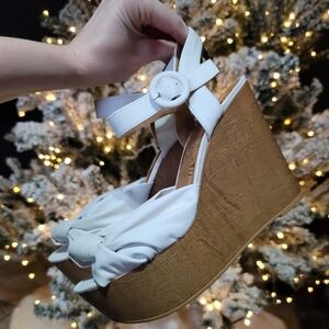 Venus White Bow Knot Platform Wedges, Size 7